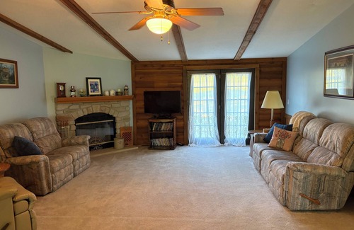 Golconda Other | Charming farmhouse with AC in Shawnee National Forest- 3 bedrooms