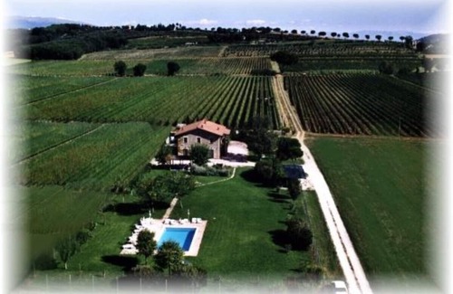 Torgiano Apartment | Charming farmhouse with pool close to Assisi and Perugia in a wine estate