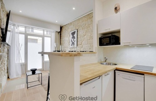 Quartier de la Porte-Saint-Denis Apartment | Charming flat in the heart of Paris - GetHosted