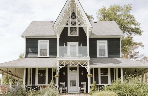 Bala Cottage | Charming Four Seasons Lake Front Renovated Cottage in Bala, Moon River Muskoka