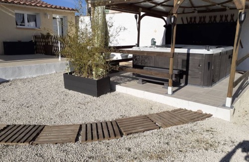 Mirabel-aux-Baronnies House | Charming villa in the heights of the village between Nyons and Vaison la Romaine