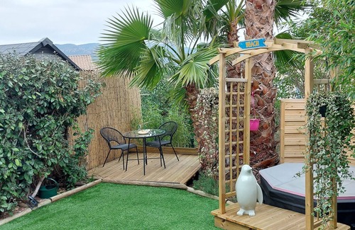 La Bouverie House | Charming atypical house, sleeps 4, with garden