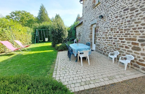 Saint-Mars-sur-Colmont Cottage | Charming Countryside Cottage: 3 Bedrooms, Enclosed Garden, BBQ, Pet-Friendly, Near Mayenne