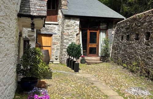South Brent House | Charming, full of character barn in beautiful Rattery in an amazing location