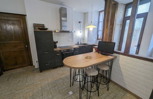 Chateauvillain Cottage | Charming Gîte in Châteauvillain: Spacious, Family-Friendly, with Modern Amenities