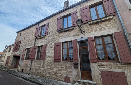 Chateauvillain Cottage | Charming Gîte in Châteauvillain: Spacious, Family-Friendly, with Modern Amenities