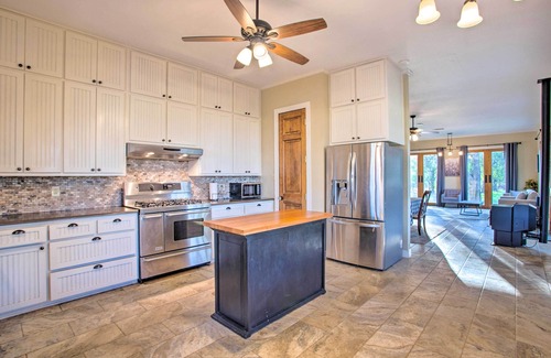 Gainesville House | Charming Gainesville Retreat: Barn, Horses Welcome