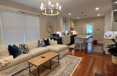 Opelika Cottage | Charming Game Day House