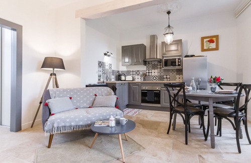 Vue Cottage | Charming Garden Cottage Between Nantes & Jade Coast - WiFi, Free Parking, Pet Friendly