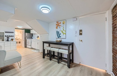 Hale House | Charming Garden-Level 1BR Congress Park Retreat