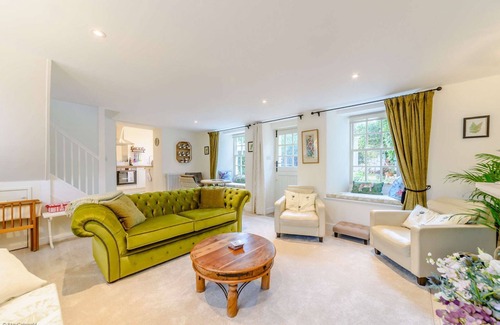 Burford Cottage | Charming Cotswold Cottage in Fulbrook - The Reading Room
