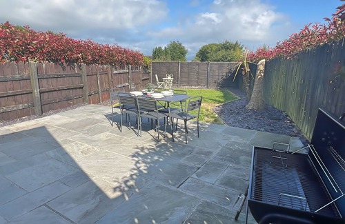 Newborough House | Charming 3 Bed Townhouse Near Llanddwyn Beach