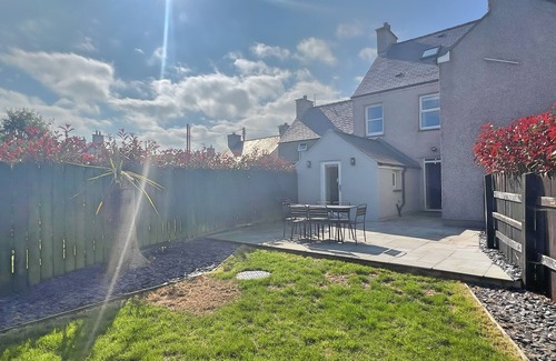 Newborough House | Charming 3 Bed Townhouse Near Llanddwyn Beach