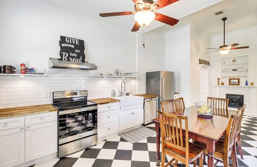 Metter Cottage | Charming Georgia Cottage ~ 19 Mi to Statesboro!