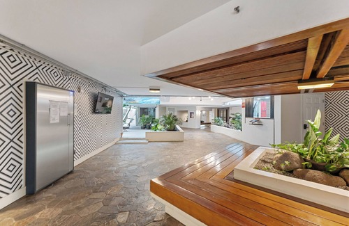 Waikiki Apartment | Charming Getaway in the Heart of Waikiki. Modern Studio.