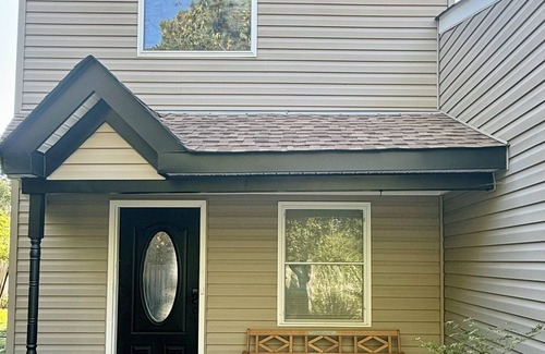 Fentress House | Charming getaway with all the comforts of home!
