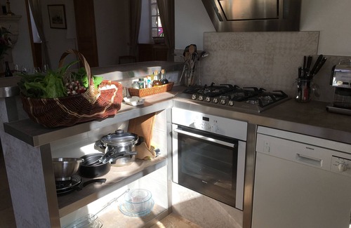 Savigny-les-Beaune House | Charming gîte in the heart of the Côte d'Or, 17th century chateau and gardens