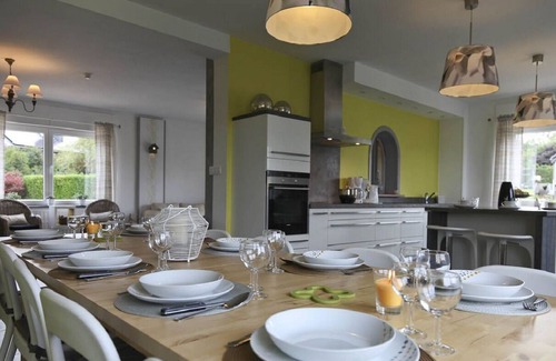 Lorcy House | Charming gîte with whirlpool bath for 15 people in Saint-Hubert