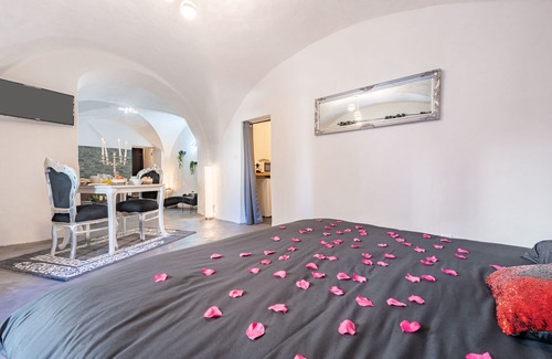 La Calmette Bed & Breakfast | Charming gite with spa for lovers