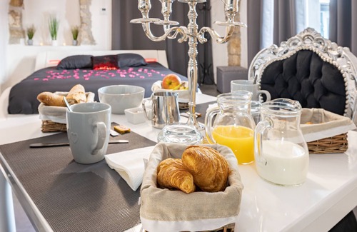 La Calmette Bed & Breakfast | Charming gite with spa for lovers