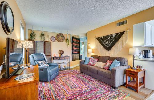 Green Valley House | Charming Green Valley Townhome with Community Pool!