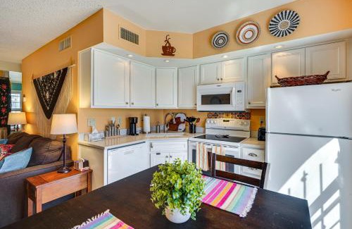 Green Valley House | Charming Green Valley Townhome with Community Pool!