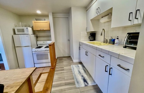 El Porto House | Charming Guest House in Spanish Style Duplex | Steps to Beach!