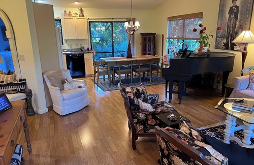Jensen Beach House | Charming guest house minutes from the beach in peaceful Jensen Beach cul-de-sac.