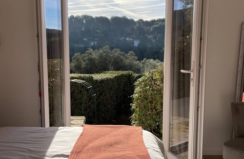 Le Beausset Bed & Breakfast | Charming guest house, 15 minutes from the most beautiful beaches in the Var.