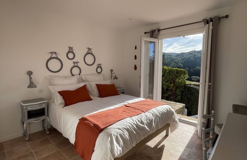Le Beausset Bed & Breakfast | Charming guest house, 15 minutes from the most beautiful beaches in the Var.