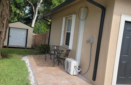 Lake Worth Apartment | Charming Guest House: Perfect Home Away from Home