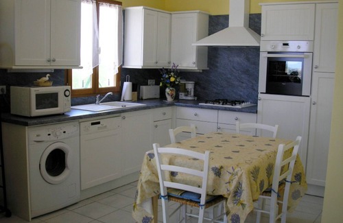 Saint-Meard-de-Drone Cottage | Charming house with terrace, enclosed garden, and pets allowed