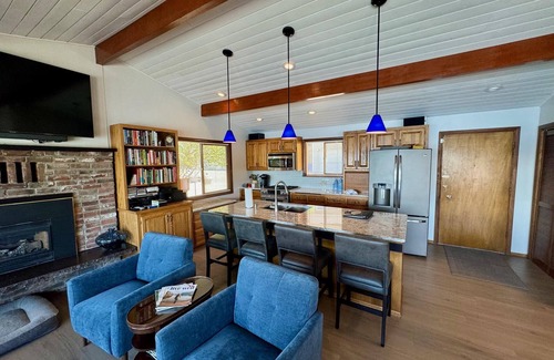 Hayden View Estates House | Charming Hayden Lakefront near Honeysuckle Beach and minutes to town