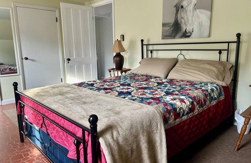 Oxford Other | Charming Historic 4 Bdrm Farmhouse AC secluded, centrally located, fishing pond