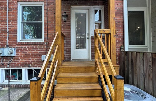 Old Town West Apartment | Charming Historic Home – Short walk to the Metro & Old Town Waterfront!