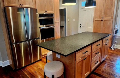 Brownsville House | Charming Historic Victorian 4 bedroom guesthouse in Rohrersville with WiFi, AC
