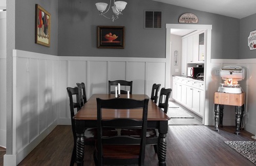 Ridgefield House | Charming Hobby Farm/Sauna/HotTub/Pickle Ball Court/Mini Golf, near I-5 & 205