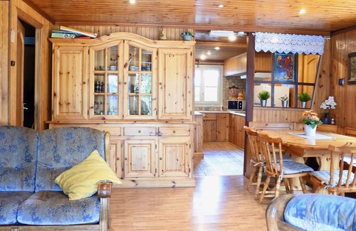 Han-sur-Lesse Ski Chalet | Charming holiday chalet located in a private estate with fenced garden