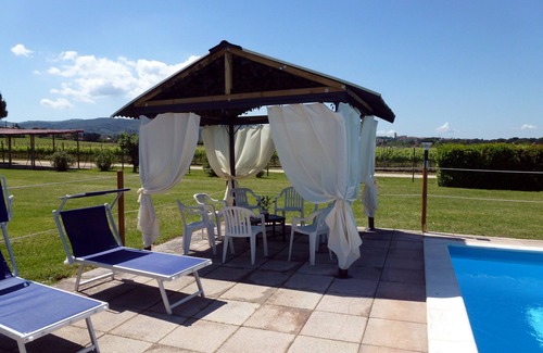 Torgiano Apartment | Charming holiday home with pool in a wine estate close to Assisi. Free WIFI