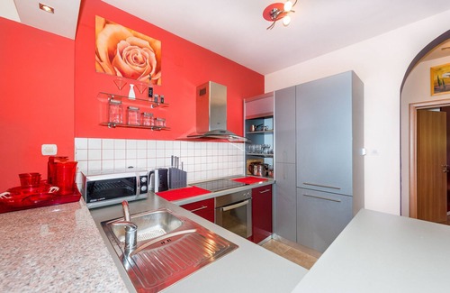 Srima Villa | Charming holiday house, just 150 m meters from the pebble beach