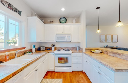 Rockaway Beach House | Charming home near the beach with firepit, deck, full kitchen, & washer/dryer