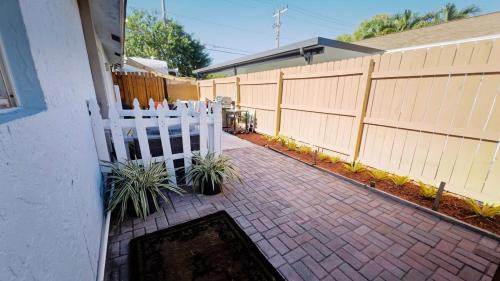 Lake Worth Corridor Apartment | Charming home near art & culture