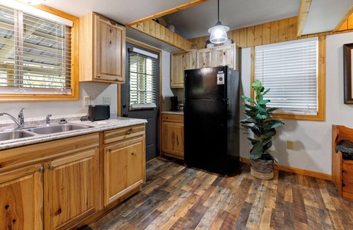 Hood House | Charming Home near Skyline Drive