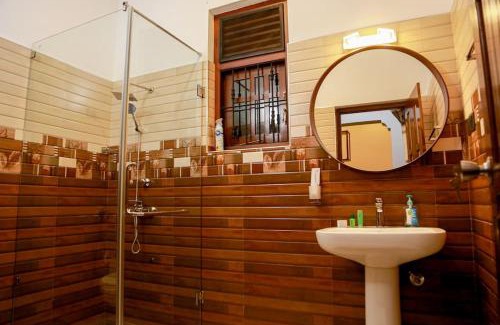 Daluwakotuwa House | Charming home near the beach