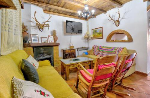 Puebla de Don Rodrigo House | Charming House with Mountain Views in Puebla de Don Rodrigo