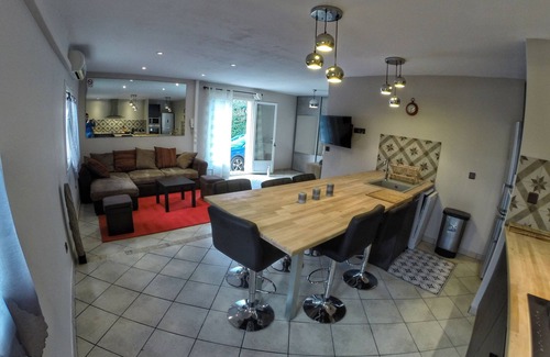 Rochefort-du-Gard House | Charming house surrounded by vineyards