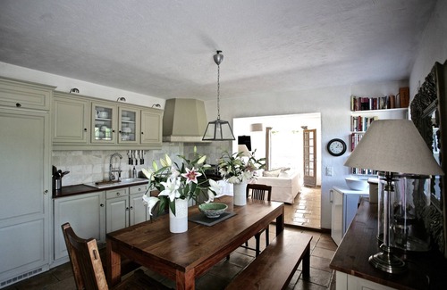 Les Brugassieres House | Charming house with heated pool aircon sleeping 6 people surrounded by vineyards