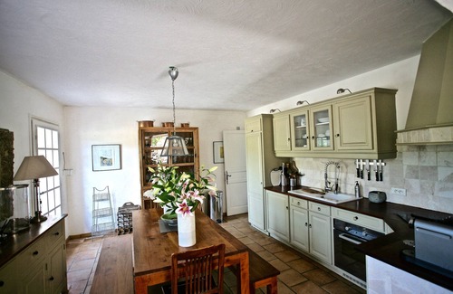 Les Brugassieres House | Charming house with heated pool aircon sleeping 6 people surrounded by vineyards