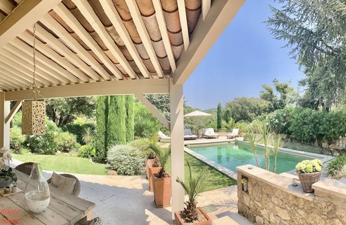 Les Brugassieres House | Charming house with heated pool aircon sleeping 6 people surrounded by vineyards