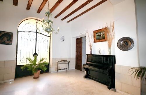 Ayora House | Charming House in Ayora + Terrace